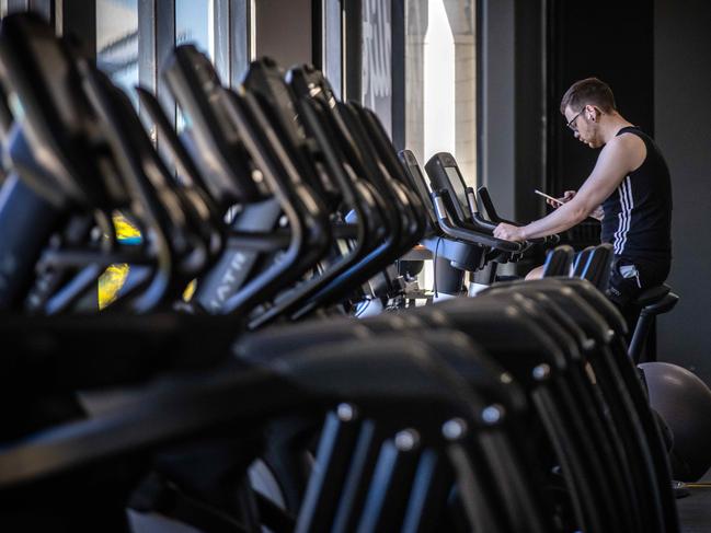 MELBOURNE, AUSTRALIA - NewsWire Photos - OCTOBER 30, 2021:   Gyms have reopened in Melbourne after lockdown restrictions lifted. People seen exercising at Goodlife gym in South Melbourne.                             Picture: NCA NewsWire/Sarah Matray