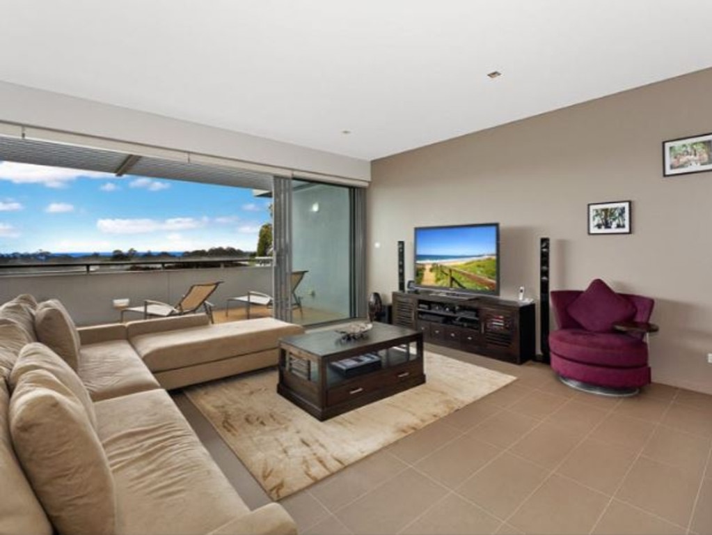 The home has district views out over Elanora Heights