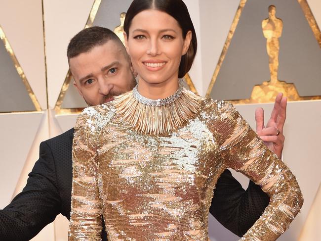 HOLLYWOOD, CA - FEBRUARY 26: (L-R) Singer Justin Timberlake and actor Jessica Biel attend the 89th Annual Academy Awards at Hollywood & Highland Center on February 26, 2017 in Hollywood, California. (Photo by Kevin Mazur/Getty Images)