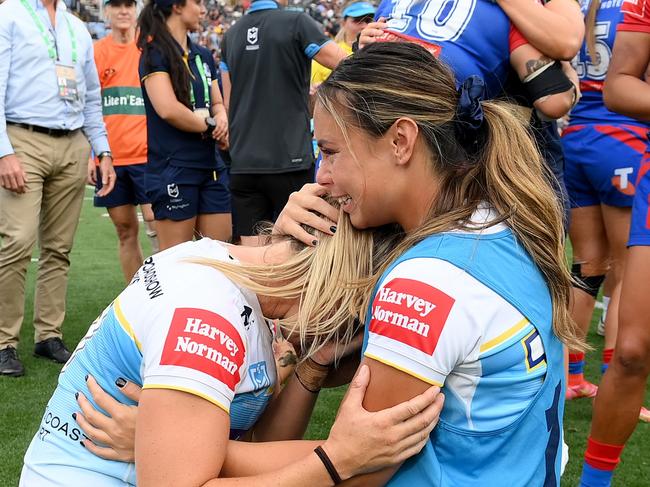 SYDNEY, AUSTRALIA - OCTOBER 01: Lauren Brown (L) of the Titans is dejected after her team loses the 2023 NRLW Grand Final match between Newcastle Knights and Gold Coast Titans at Accor Stadium, on October 01, 2023, in Sydney, Australia. (Photo by Bradley Kanaris/Getty Images)