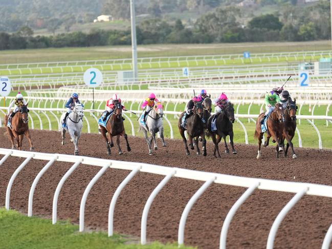 Makalu ridden by Jason Maskiell wins the Sportsbet Bet with Mates Handicap at Sportsbet Pakenham Synthetic track on May 29, 2023 in Pakenham, Australia. (Photo by Scott Barbour/Racing Photos via Getty Images)