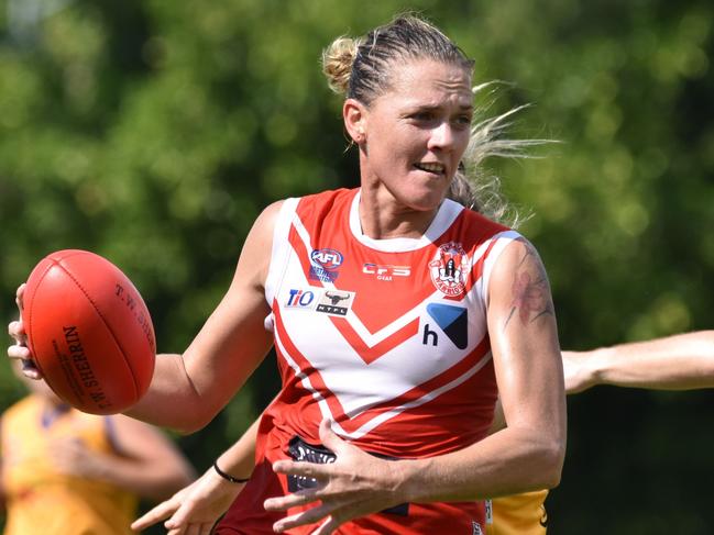 Lisa Roberts looks for a teammate further down the ground. Picture: Tymunna Clements / AFLNT Media