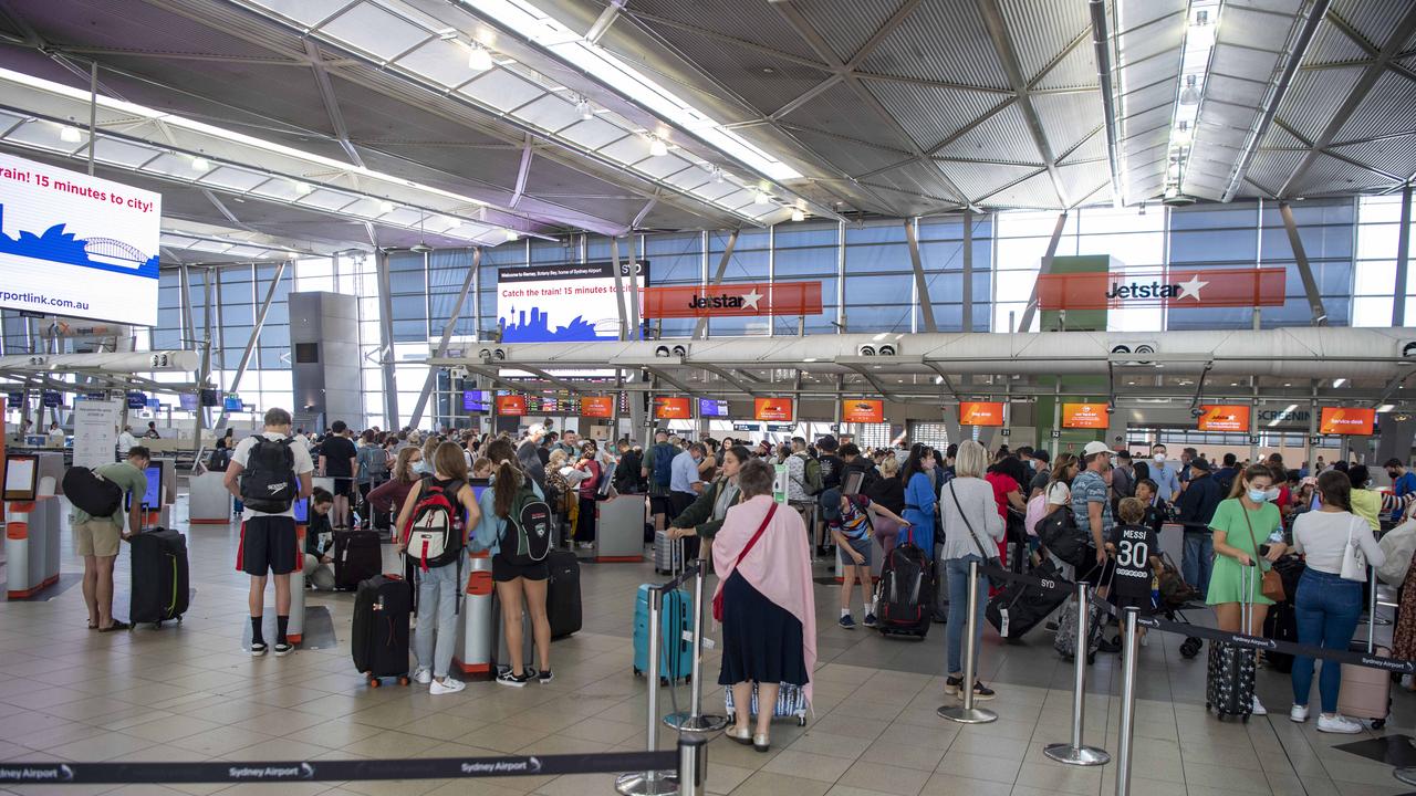 Sydney Airport: Massive queues at airports, roads for Easter weekend ...