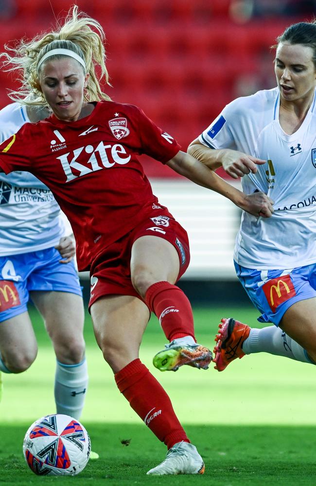 Adelaide United’s Fiona Worts competes for ball with Sydney FC’s. Picture: Mark Brake/Getty Images