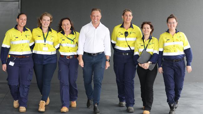 Premier Steven Miles with Fortescue workers in Gladstone. Picture: Annette Dew/Office of the Premier