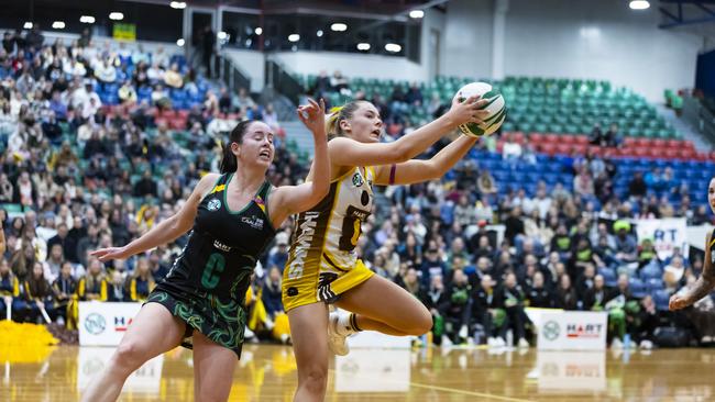 Hawk Ellie Marshall jostles for possession. Picture: Minch Media