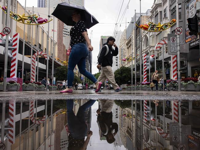 MELBOURNE, AUSTRALIA - NewsWire Photos - 30 NOVEMBER, 2024: People walk through the streets of Melbourne during a rainy day. Picture: NewsWire / Diego Fedele