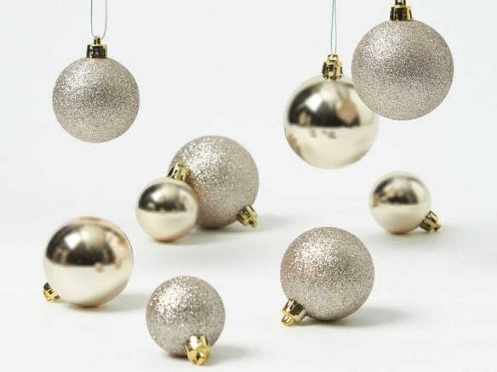 Morgan &amp; Finch Boxed Baubles Set Of 30 Assorted in Gold