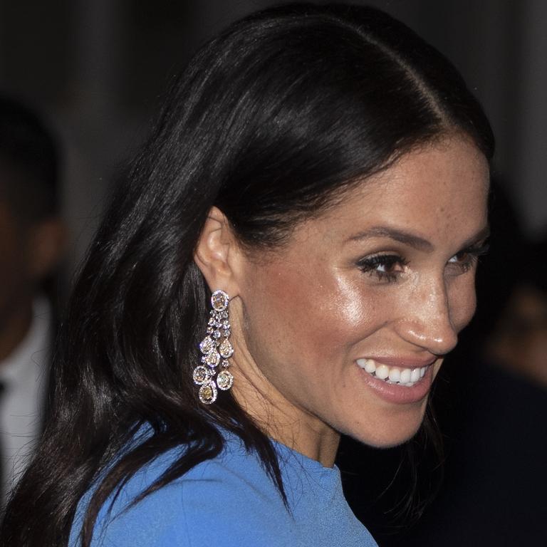 Meghan, Duchess of Sussex arrives for the State dinner on October 23, 2018 in Suva, Fiji wearing the borrowed or gifted diamond earrings. Picture: Ian Vogler – Pool/Getty Images.