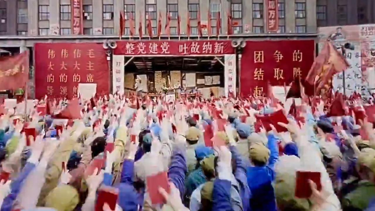 A crowd cheers during a struggle session in China during the 3 Body Problem series. Picture: Netflix