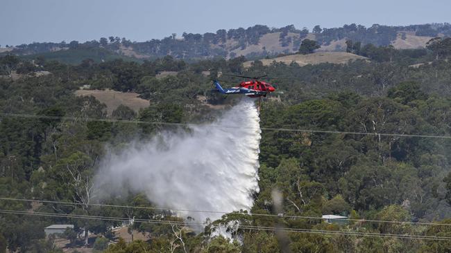 Water chopper bombs a fire at Upper Hermitage in the Mount Lofty Ranges.Thursday,February,22,2024.Picture Mark Brake