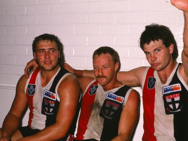 Danny Frawley (L) and Tony Lockett (R) enjoy a Saints win.