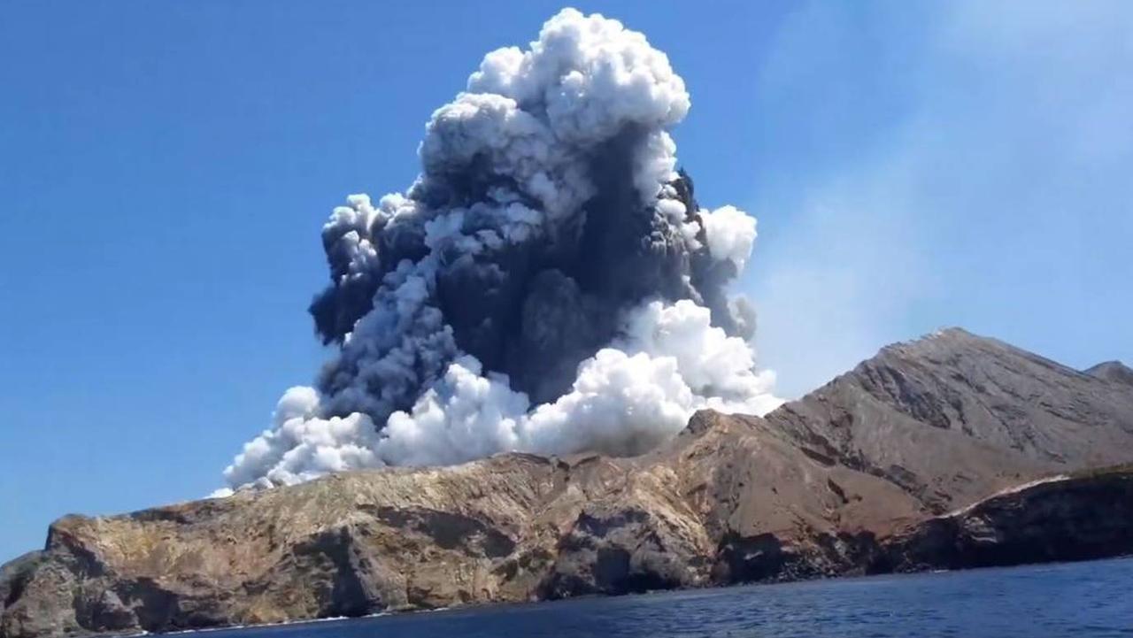 Horrifying footage has been released by a tourist who was on White Island minutes before the eruption. Source: Allessandro Kauffman