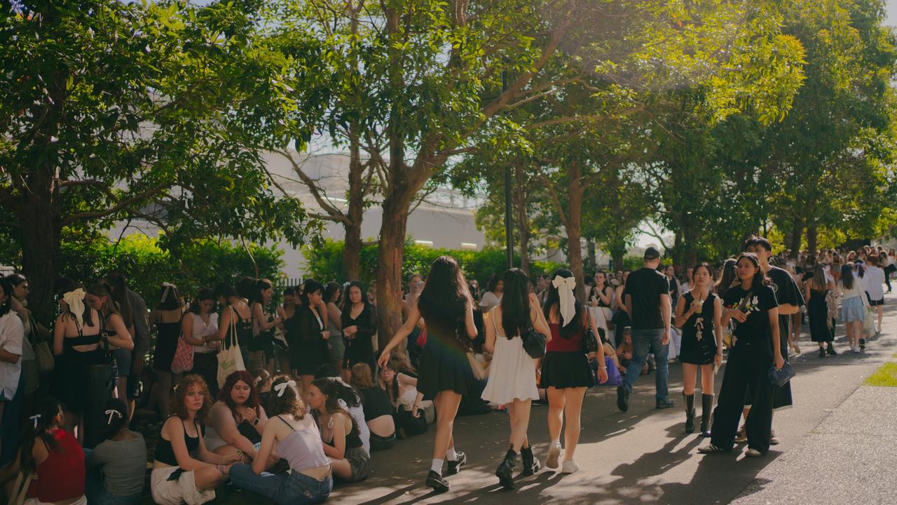 Long queues formed hours before Abrams’ Sydney show on Thursday. Picture: @laurentepfer