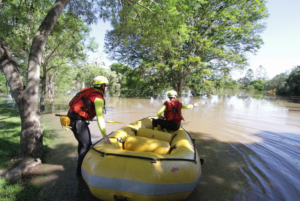 Swift Water crewmen from Cairns begin a search of Queens Park for a missing man. Photo: Robyne Cuerel / Fraser Coast Chronicle. Picture: Robyne Cuerel