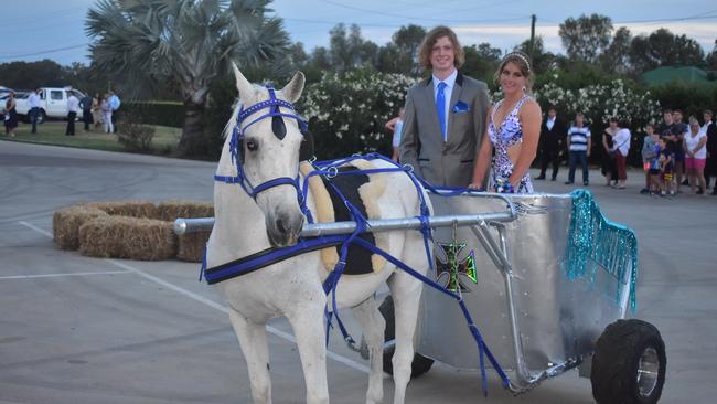 Roma State College students arriving at their formal.