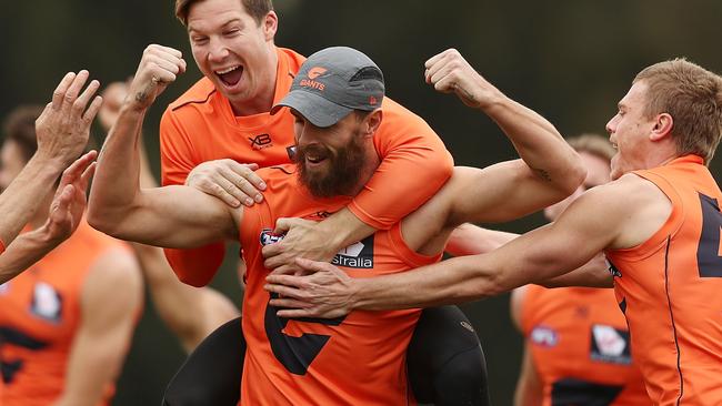 Giant Toby Greene swamps now-former teammate and new Hawk Tim Mohr. Pic: Getty Images