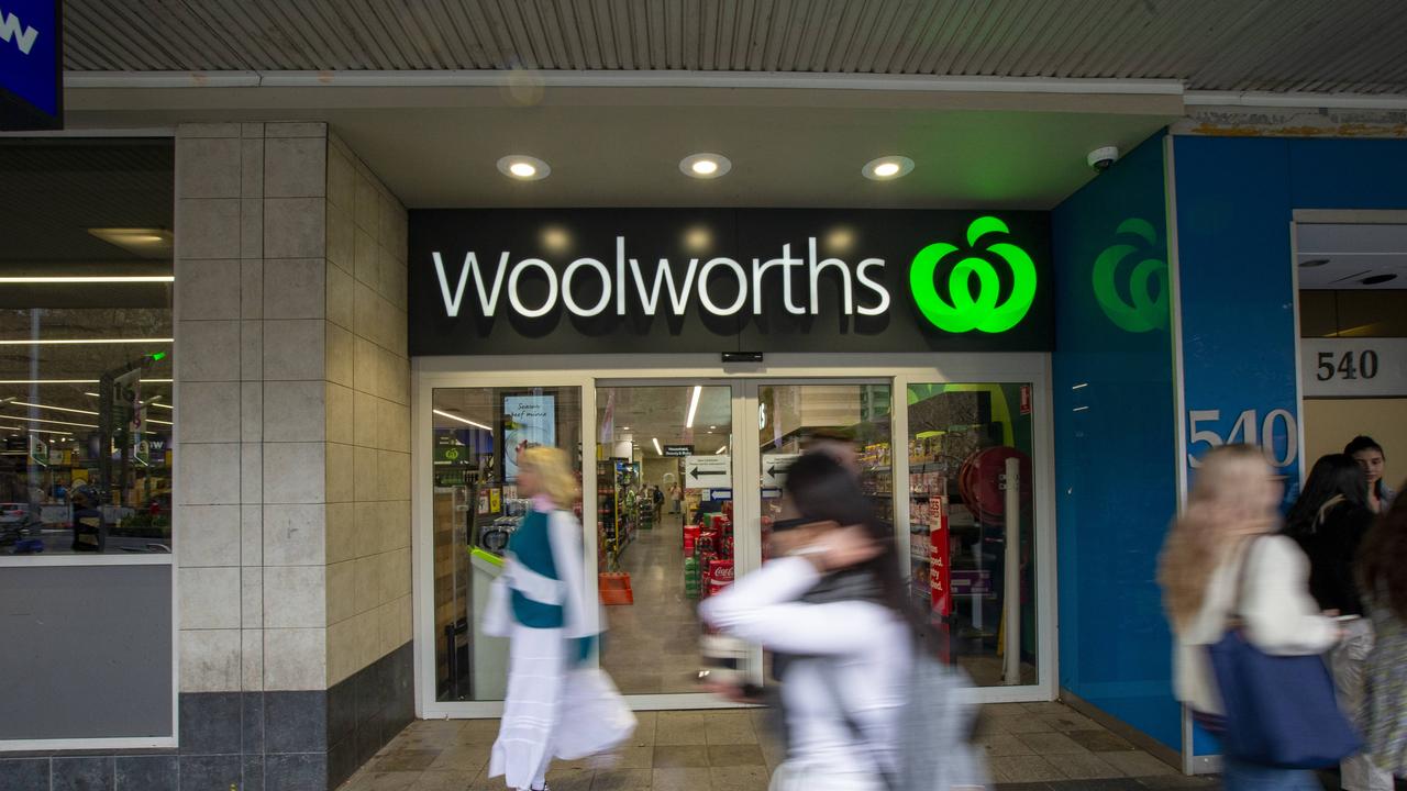 Customers will only be able to get $200 in cash out from Woolworths after this week. Picture: NCA NewsWire / Christian Gilles