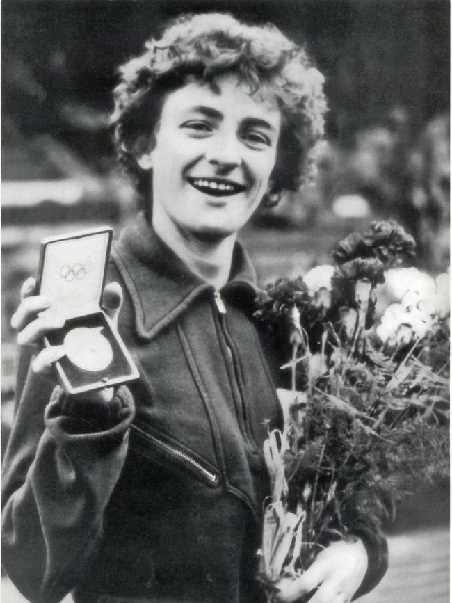 Marjorie Jackson-Nelson with her Olympic gold medal for the 100m sprint at the Finland Games in 1952.