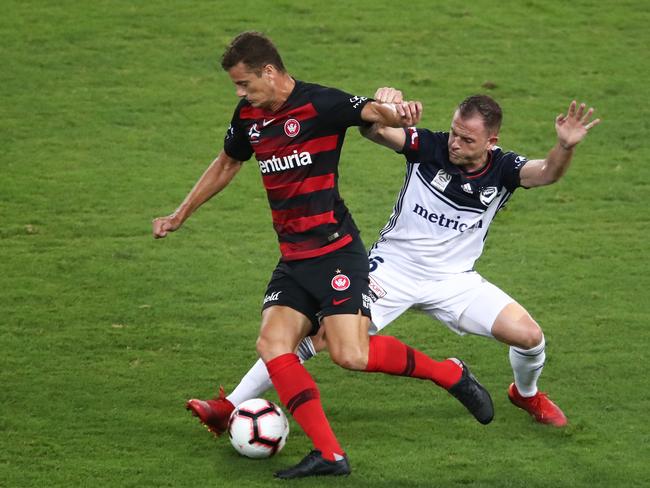Oriol Riera of the Wanderers competes with Leigh Broxham of the Victory during the Round 11 A-League match between the Western Sydney Wanderers and the Melbourne Victory at ANZ Stadium in Sydney, Saturday, January 5, 2019. (AAP Image/Brendon Thorne) NO ARCHIVING, EDITORIAL USE ONLY