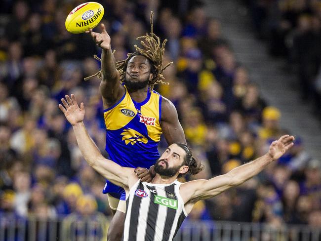 Nic Naitanui wins the ruck tap over Brodie Grundy. Picture: AAP