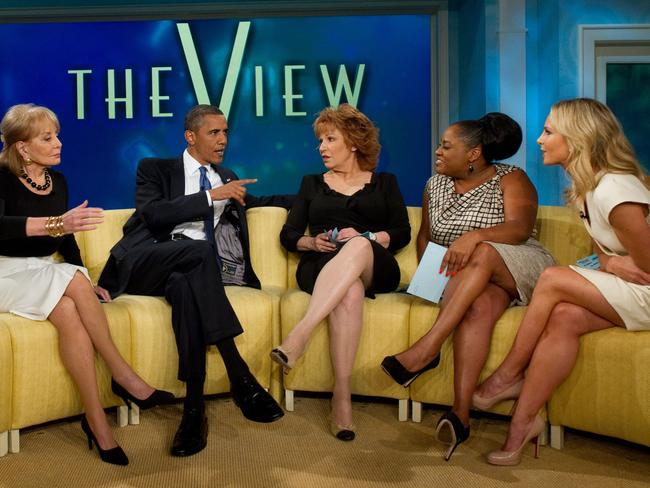 USA President Barack Obama appears on the ABC daytime television talk show program ''The View'' in New York on 28 Jul 2010 with (l-r) Barbara Walters, Joy Behar, Sherri Shepherd and Elisabeth Hasselbeck. (TOPSHOTS/AFP PHOTO/Saul LOEB)