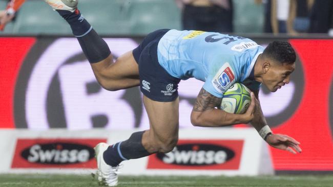 Waratahs fullback Israel Folau crosses for a try.