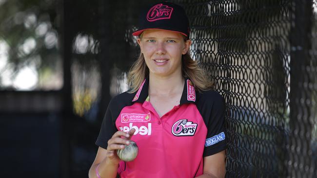 Sydney Sixers Big Bash rookie Carly Leeson has received the prestigious Ben Lexcen Sporting Scholarship at UNSW, where she’ll study environmental science. Picture: Danny Aarons.