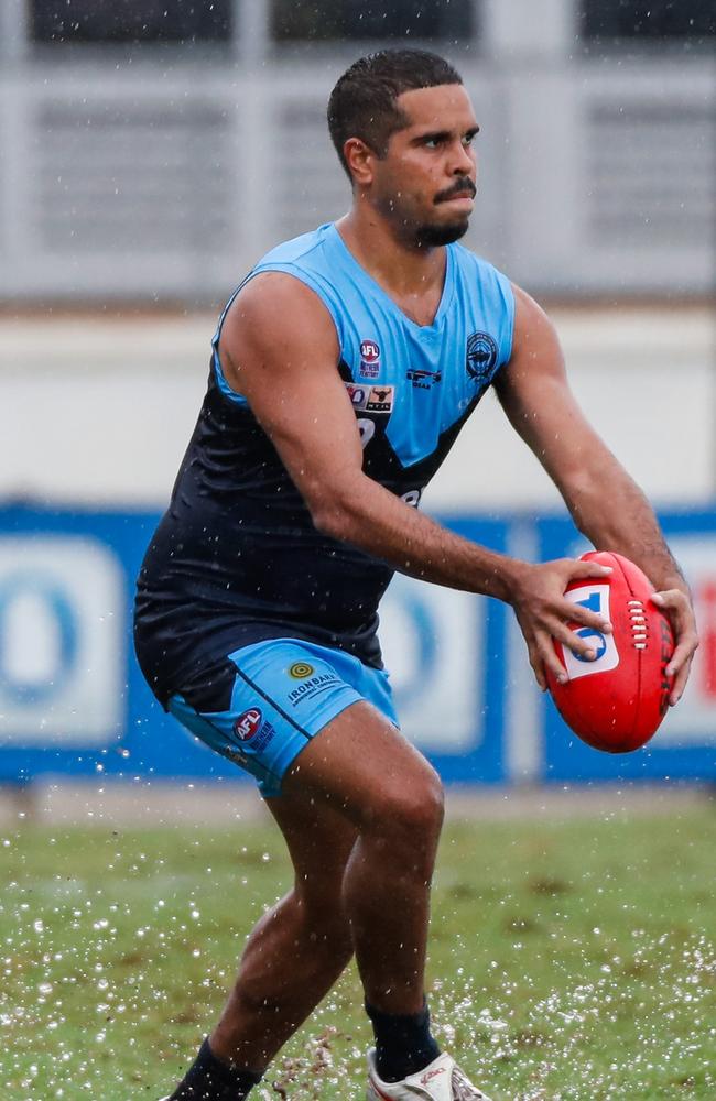 Bradley Stokes had kicking duties for the Darwin Buffaloes against Wanderers in Round 16 of the 2023-24 NTFL season. Picture: Celina Whan / AFLNT Media