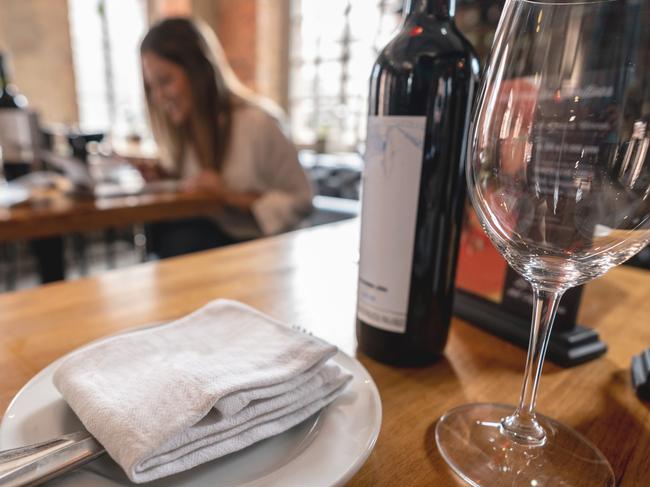 Women dining alone are sometimes viewed as forlorn, forgotten creatures.