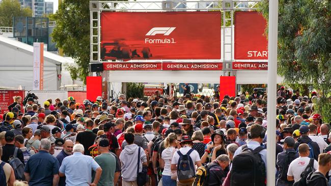 Huge queues are common at the Australian F1 Grand Prix. (AAP Image/Scott Barbour)