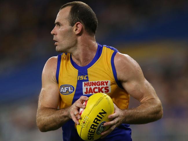 PERTH, AUSTRALIA - APRIL 13: Shannon Hurn of the Eagles looks to pass the ball during the round four AFL match between the West Coast Eagles and the Fremantle Dockers at Optus Stadium on April 13, 2019 in Perth, Australia. (Photo by Paul Kane/Getty Images)