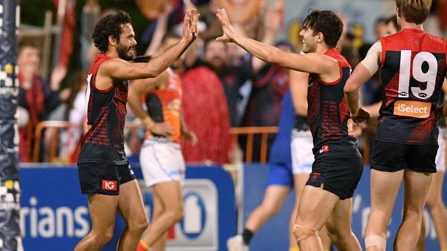 Jeff Garlett with team mates. (AAP Image/Dan Himbrechts) NO ARCHIVING, EDITORIAL USE ONLY