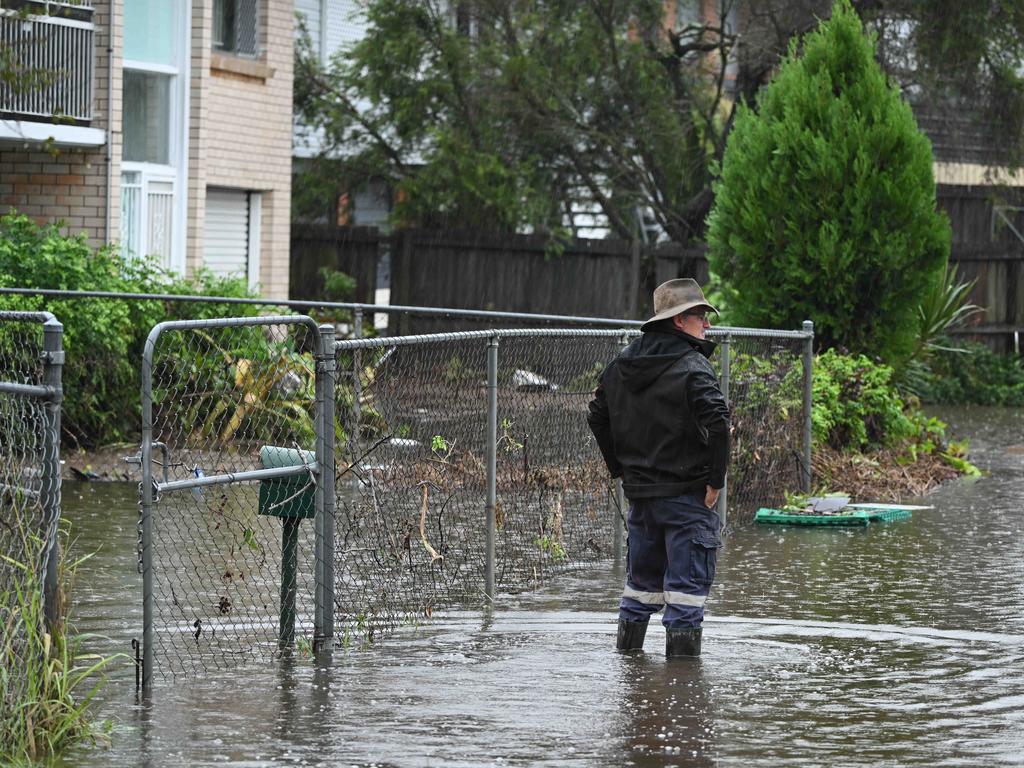 Properties flooding at Carina in Brisbane. Picture: Lyndon Mechielsen