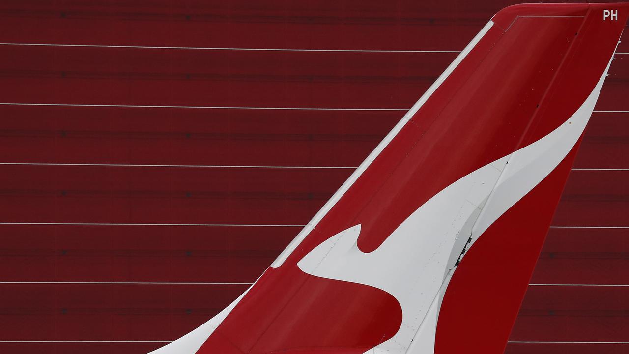 QANTAS has reported losses of around 1 billion dollars over the last year. Picture: David Swift (NCA NewsWire)