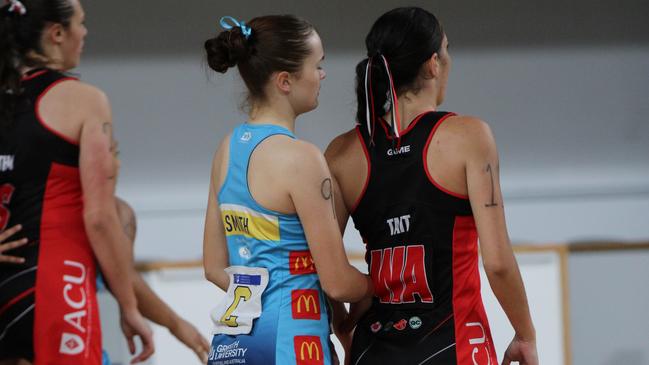 Gold Coast Titans v Brisbane North Cougars U16 Nissan State Titles grand final. Pictured: Morgan Smith (blue) and Ember Tait (red)