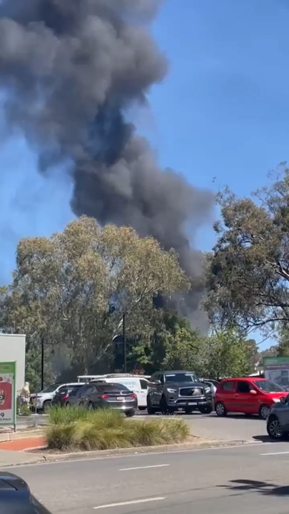 Blackwood fire: Classic car caught up in blaze near Belair Hotel