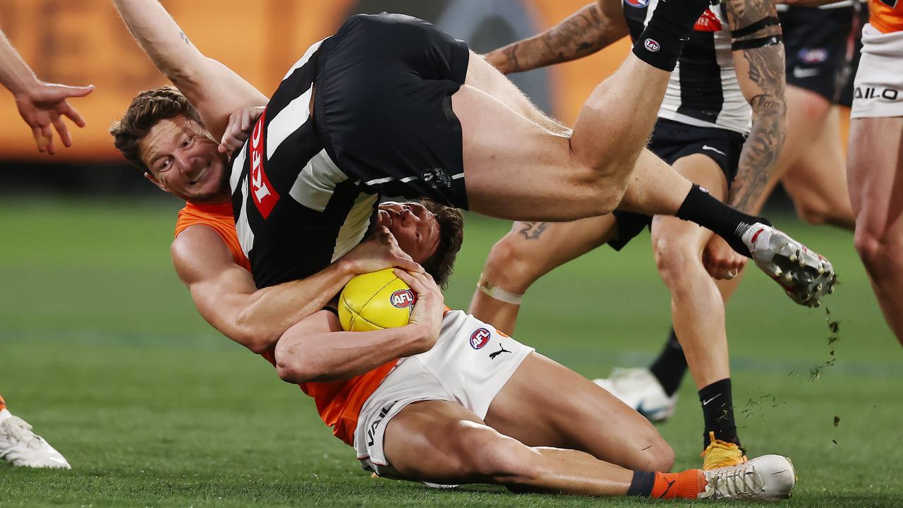 MELBOURNE, AUSTRALIA - September 22, 2023. AFL . Daniel Lloyd of the Giants flips Brody Mihocek of the Magpies in the tackle late 1st qtr during the 1st preliminary final between Collingwood and the Greater Western Sydney Giants at the MCG in Melbourne, Australia.. Photo by Michael Klein.