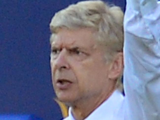 Arsenal's French manager Arsene Wenger gestures from the touchline during the English Premier League football match between Leicester City and Arsenal at King Power Stadium in Leicester, central England on August 31, 2014. AFP PHOTO / CARL COURT RESTRICTED TO EDITORIAL USE. No use with unauthorized audio, video, data, fixture lists, club/league logos or “live” services. Online in-match use limited to 45 images, no video emulation. No use in betting, games or single club/league/player publications