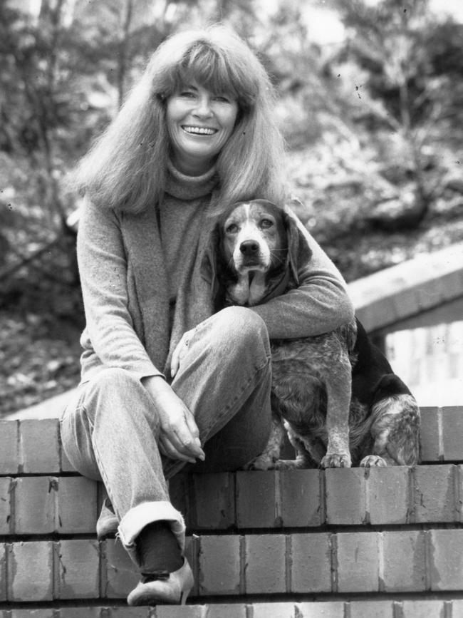 Robyn Nevin outside the Adelaide Festival Centre with her beagle-blue heeler-cross dog, Nellie, 1989. She was in Adelaide to perform as 