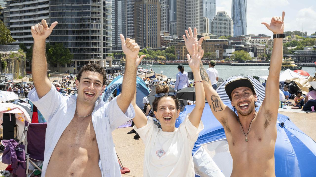 Earlybird fireworks devotees grabbing the best spots at Sydney Opera House. Picture: NewsWire/ Monique Harmer