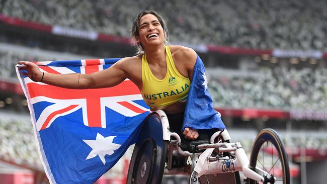 Madison de Rozario after winning the gold medal in the marathon T54 in Tokyo.