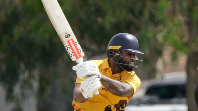 Thaveesh Attanayake cuts for Kingston Hawthorn. Picture: Valeriu Campan