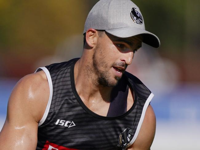 Scott Pendlebury of the Magpies runs the ball at training in Melbourne, Monday, May 18, 2020. All AFL clubs have resumed training at their home bases today. (AAP Image/Michael Dodge) NO ARCHIVING