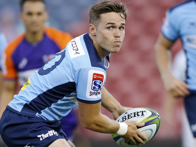 Will Harrison of the Waratahs shapes to pass during the Round 2 Super Rugby match between the New South Wales Waratahs and the Auckland Blues at McDonald Jones Stadium in Newcastle, Saturday, February 8, 2020. (AAP Image/Darren Pateman) NO ARCHIVING, EDITORIAL USE ONLY