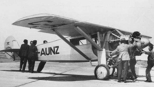 Hood and Moncrieff's aircraft, the Aotearoa, at the Richmond aerodrom in 1928.