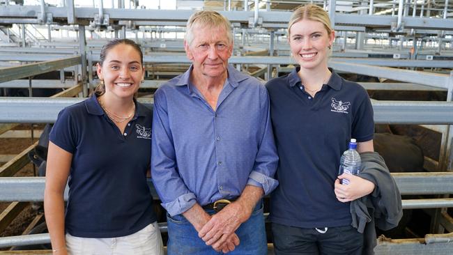 Perth-based veterinary students Phoebe Conroy and Ella Major are pictured with Mick Nolan, from Napoleons. Picture: Rachel Simmonds