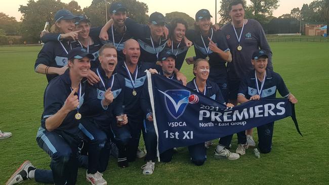 Kew celebrates it's VSDCA premiership.