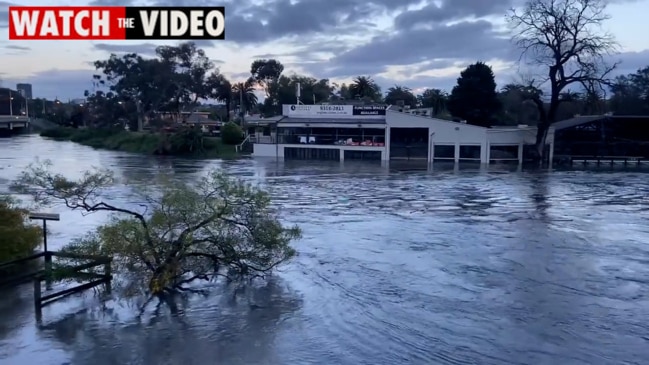 Melbourne floods: Anglers Tavern, Maribyrnong, submerged in floodwaters ...