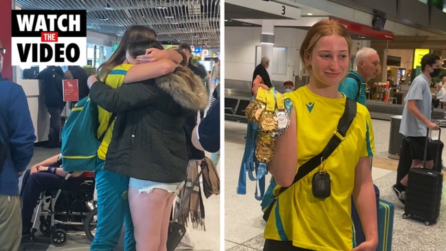 Aussie swim champions touch down at Brisbane after Commonwealth Games 22